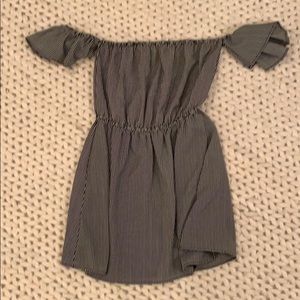 Size Medium fits 2-4